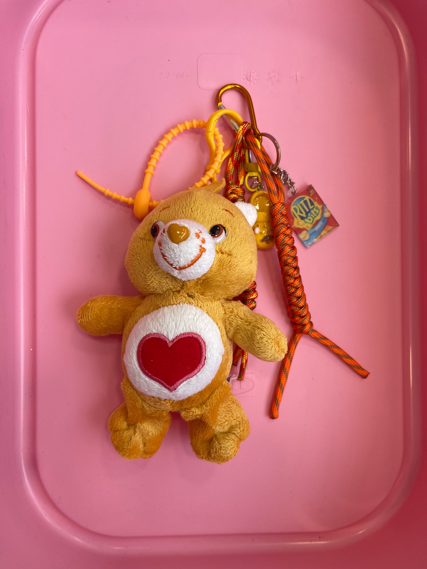 Bijou de sac " Orange Care Bear " - Edition Rainbow Dream